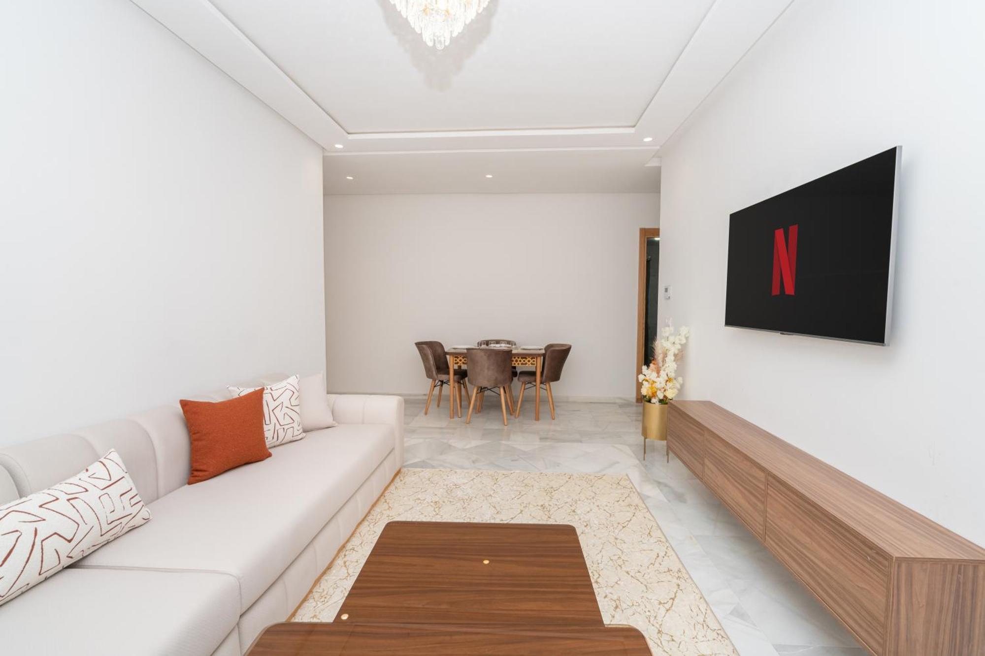 Apartamento Glorious Garden, Familial, Face Au Stade Ibn Batouta, Espaces Verts, Proche Aeroport, Parking, Wifi, Ac, Iptv *