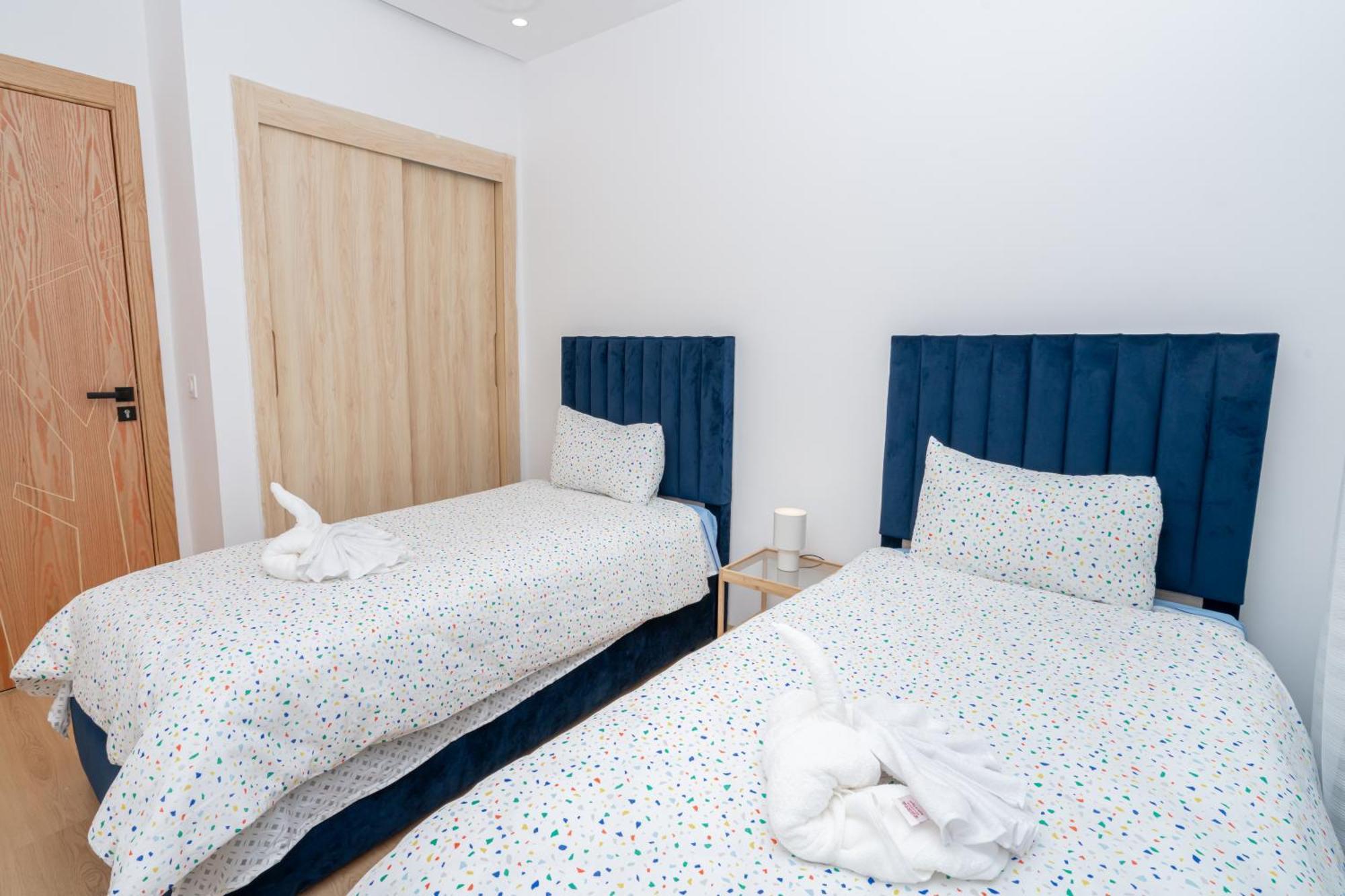 Apartamento Glorious Garden, Familial, Face Au Stade Ibn Batouta, Espaces Verts, Proche Aeroport, Parking, Wifi, Ac, Iptv